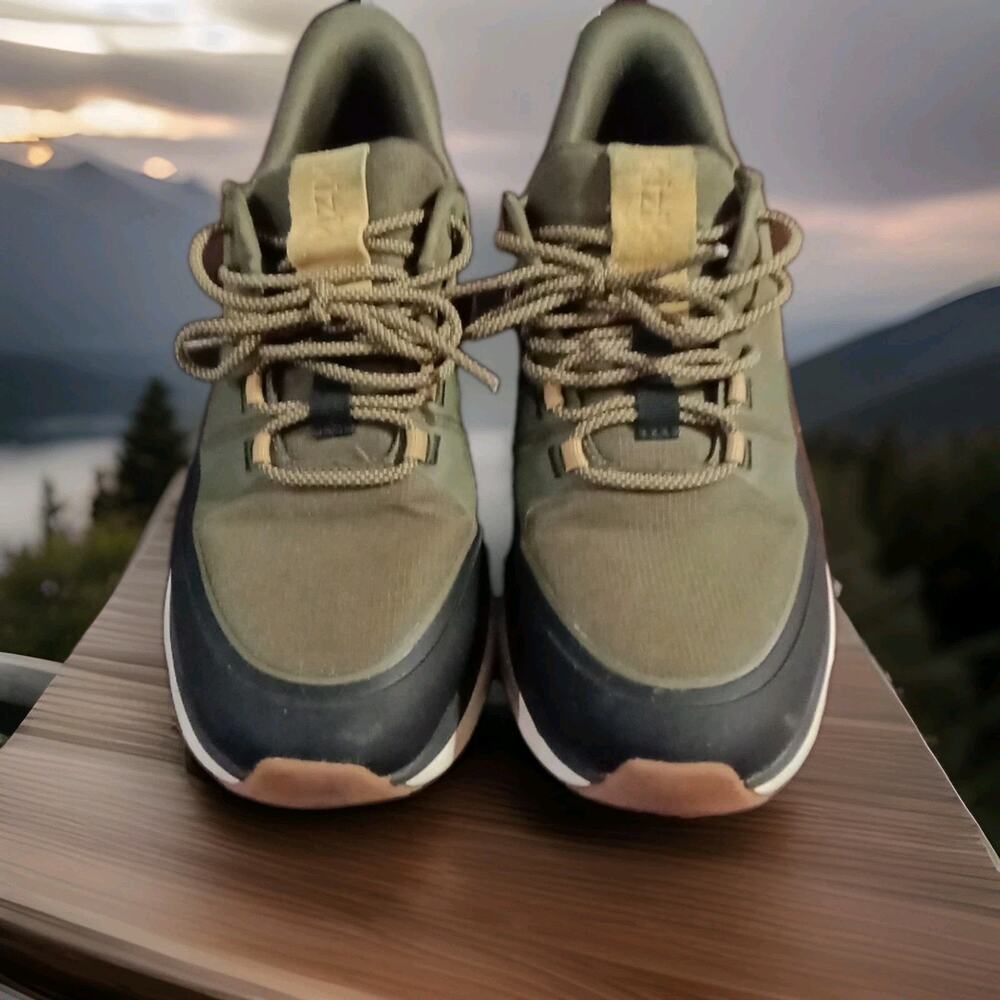 kizik London AT mens Hiking shoes Sz. 8.5 Dark Olive